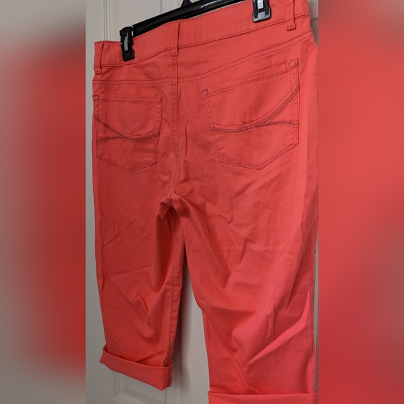 Women's Mid Rise Capris - Picture 6 of 6